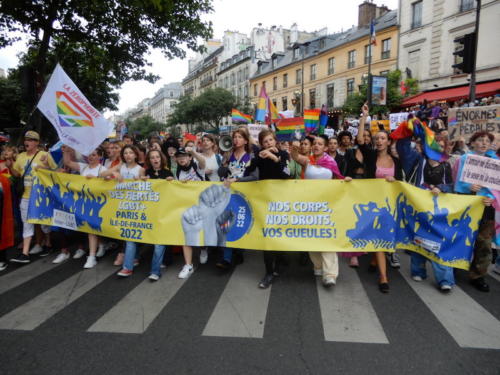 Carré de tête de la Marche des Fiertés LGBT+ Paris 25/06/2022