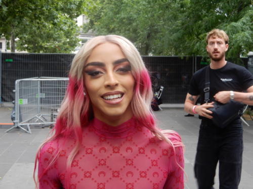 Bilal Hassani invité du podium de la Marche des Fiertés LGBT+ Paris 25/06/2022