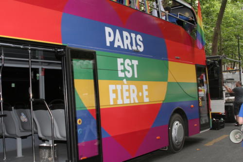 Char à la Marche des Fiertés LGBT+ Paris 25/06/2022