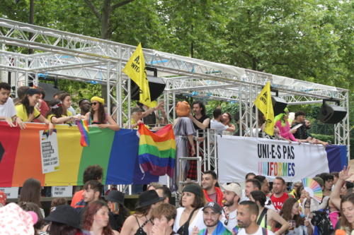 Char à la Marche des Fiertés LGBT+ Paris 25/06/2022